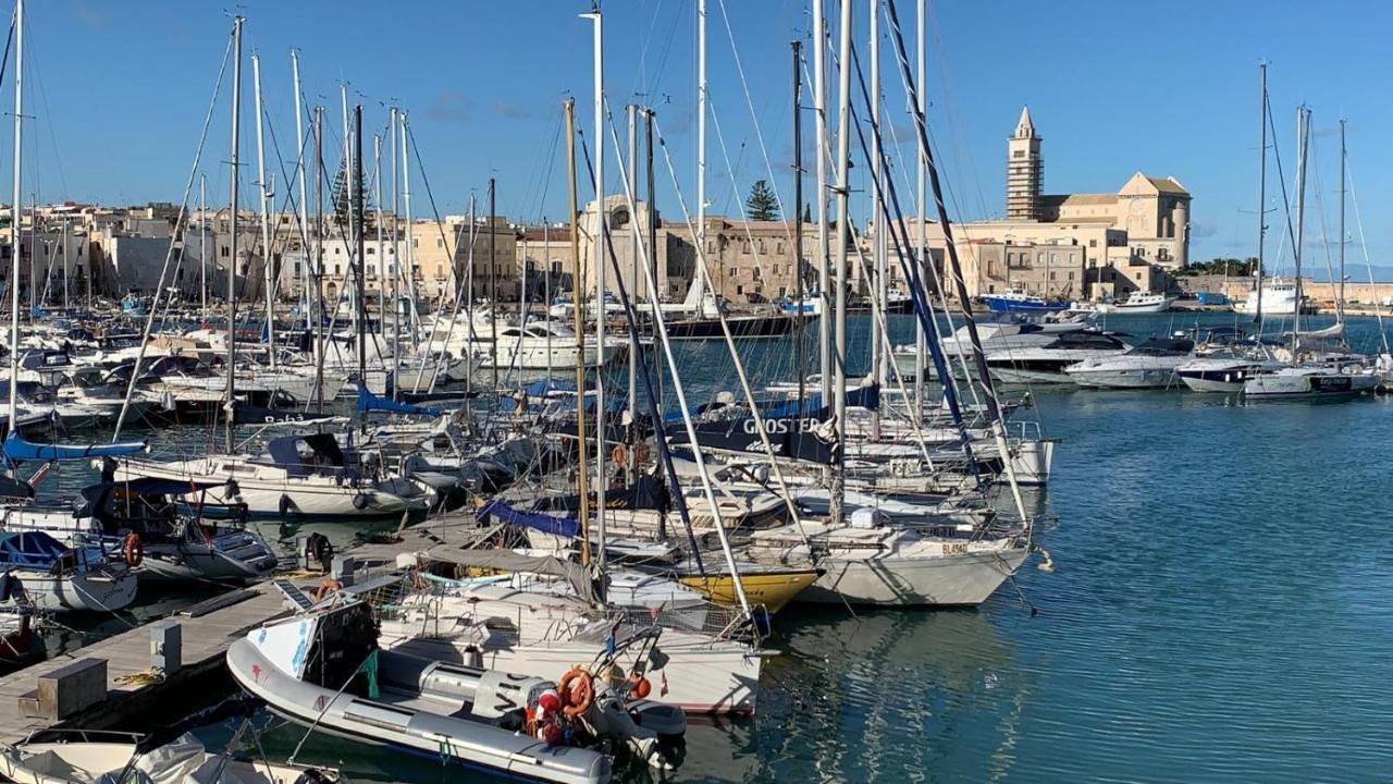 Le Dimore Di Don Corrado Hotel Trani Luaran gambar